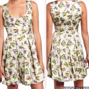NWT**BB Dakota Floral Print Silky Dress**sz 6